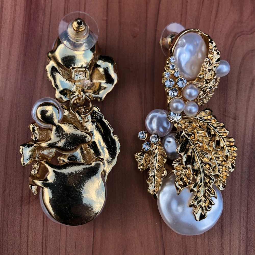 🍃Pearl Embellished Drop Earrings! - Picture 4 of 7